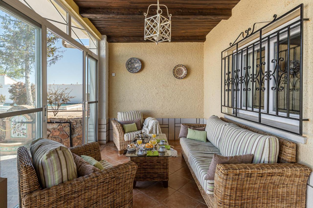 Waou Deluxe Cottage Titulcia ภายนอก รูปภาพ