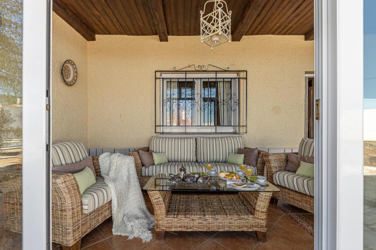 Waou Deluxe Cottage Titulcia ภายนอก รูปภาพ