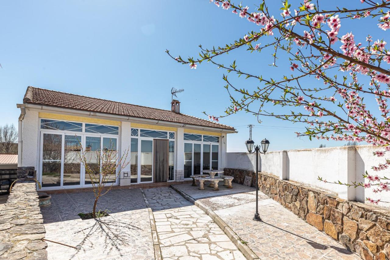 Waou Deluxe Cottage Titulcia ภายนอก รูปภาพ