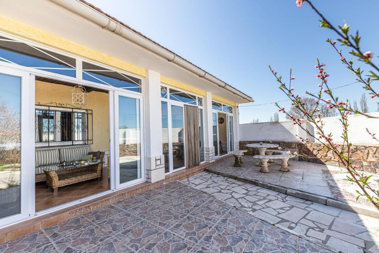 Waou Deluxe Cottage Titulcia ภายนอก รูปภาพ